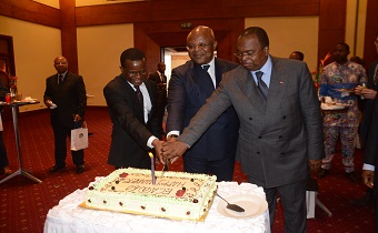 Ministers Louis-Paul Motaze (R) Paul Tasong (C) of Cameroon jointly cut 60th anniversary cake with ECA’s Antonio Pedro to a cheering crowd